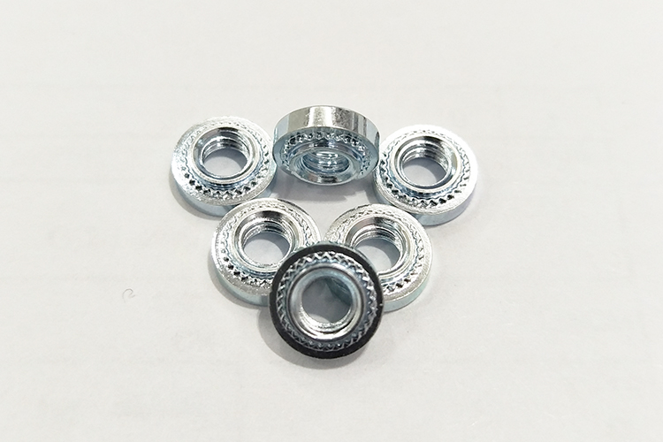 Blue zinc rivet nut
